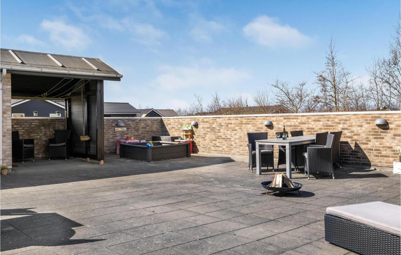 Nice Home In Tarm With Kitchen Exteriör bild